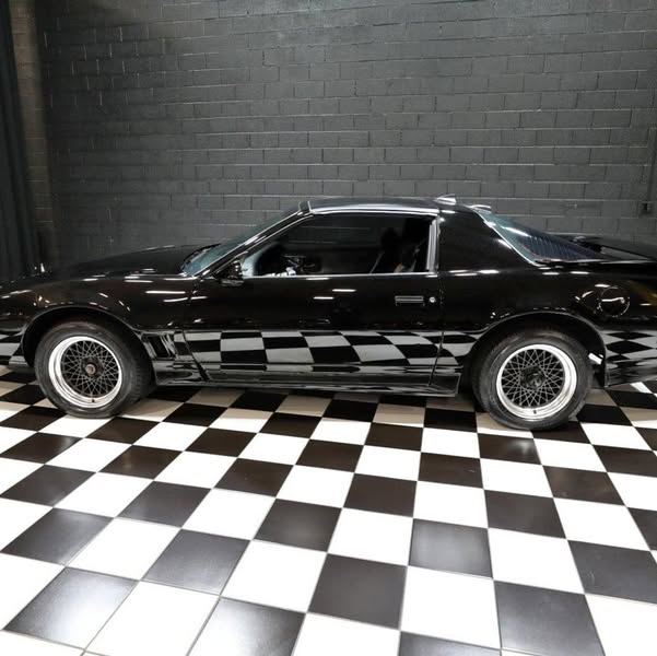 1986 Pontiac Firebird Trans Am - K I T T car replica T Tops
