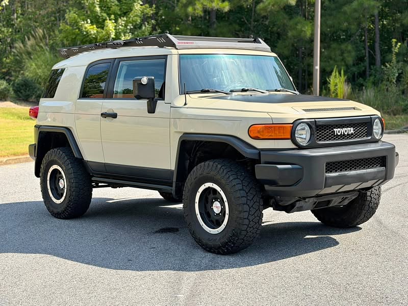 2010 Toyota FJ Cruiser Trail Teams 4WD \u2022 $15,990