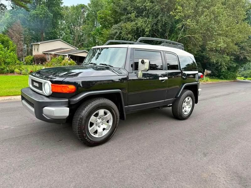 2007 Toyota FJ Cruiser - Sport Utility 2D