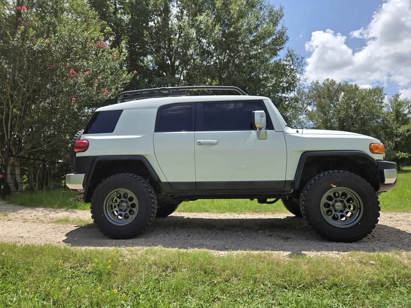 2013 Toyota FJ Cruiser - Sport Utility 2D