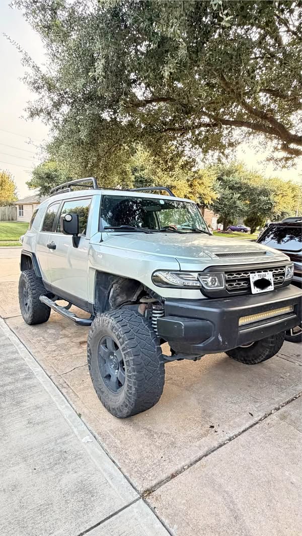 2007 Toyota FJ Cruiser - Sport Utility 2D