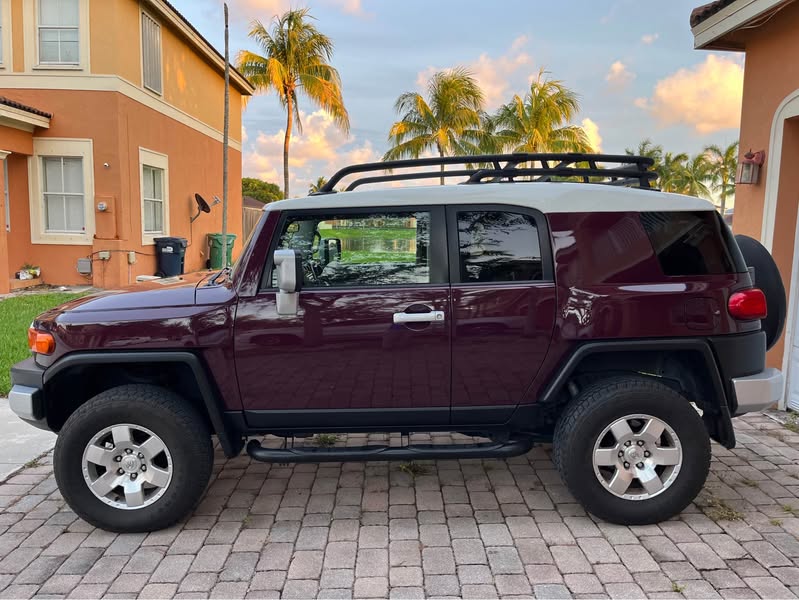 2007 Toyota FJ Cruiser - Sport Utility 2D
