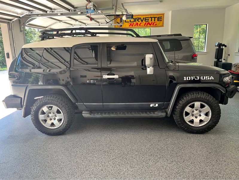 2010 Toyota FJ Cruiser - Sport Utility 2D