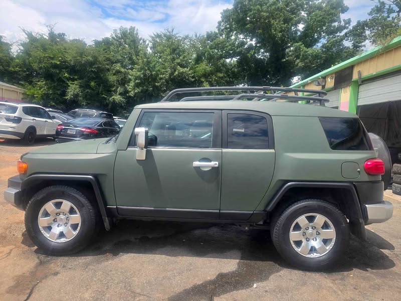 2008 Toyota FJ Cruiser - Sport Utility 2D