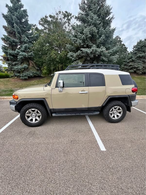 2014 Toyota FJ Cruiser - Sport Utility 2D