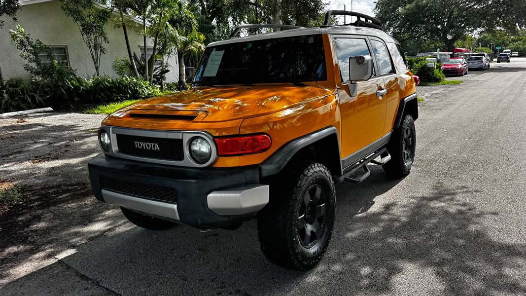 2007 Toyota FJ Cruiser - Sport Utility 2D