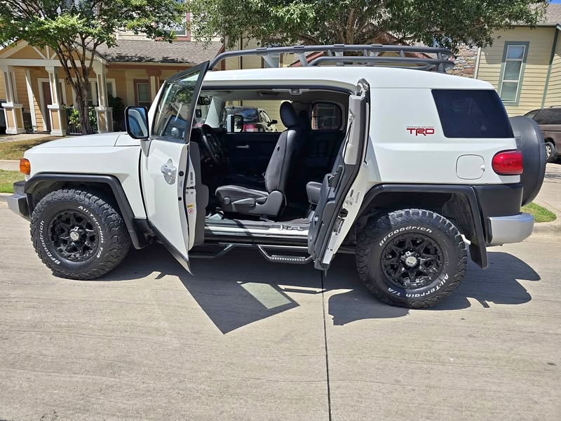 2010 Toyota FJ Cruiser - Sport Utility 2D