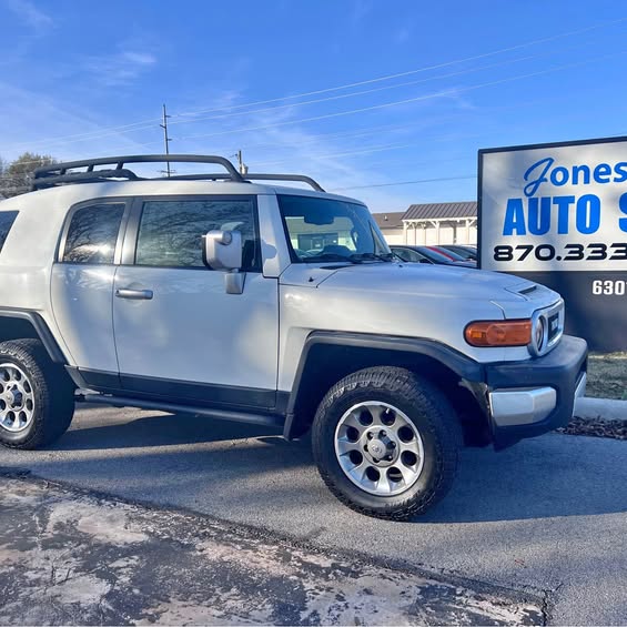 2012 Toyota FJ Cruiser - Sport Utility 2D