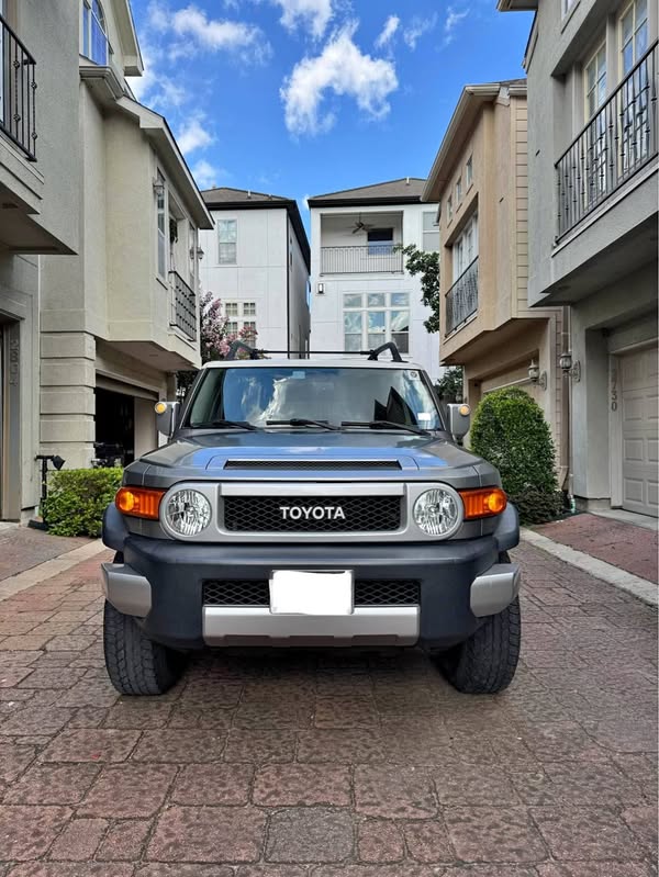 2011 Toyota FJ Cruiser - Sport Utility 2D