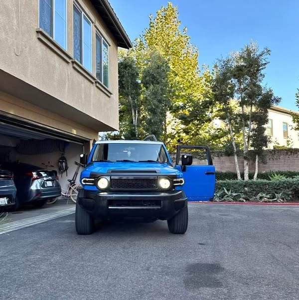 2007 Toyota FJ Cruiser - Sport Utility 2D