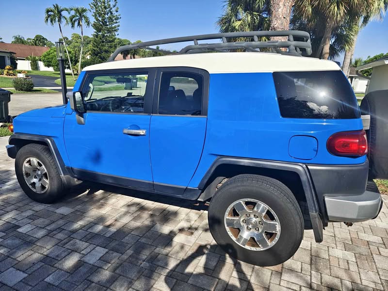 2007 Toyota FJ Cruiser - Sport Utility 2D