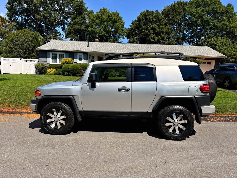 2007 Toyota FJ Cruiser - Sport Utility 2D