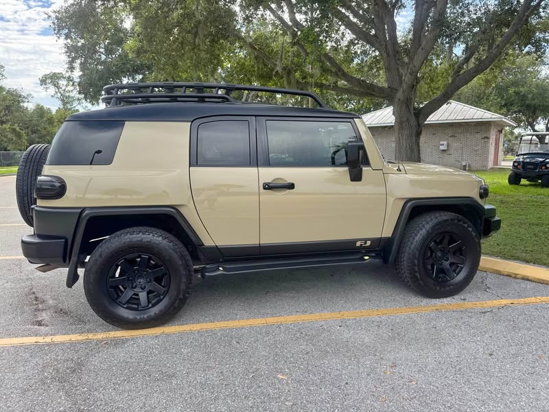 2014 Toyota FJ Cruiser - Sport Utility 2D