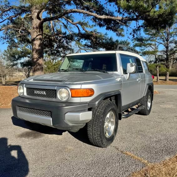 2008 Toyota FJ Cruiser - Sport Utility 2D