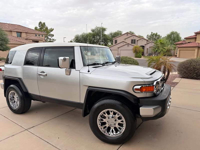 2008 Toyota FJ Cruiser - Sport Utility 2D