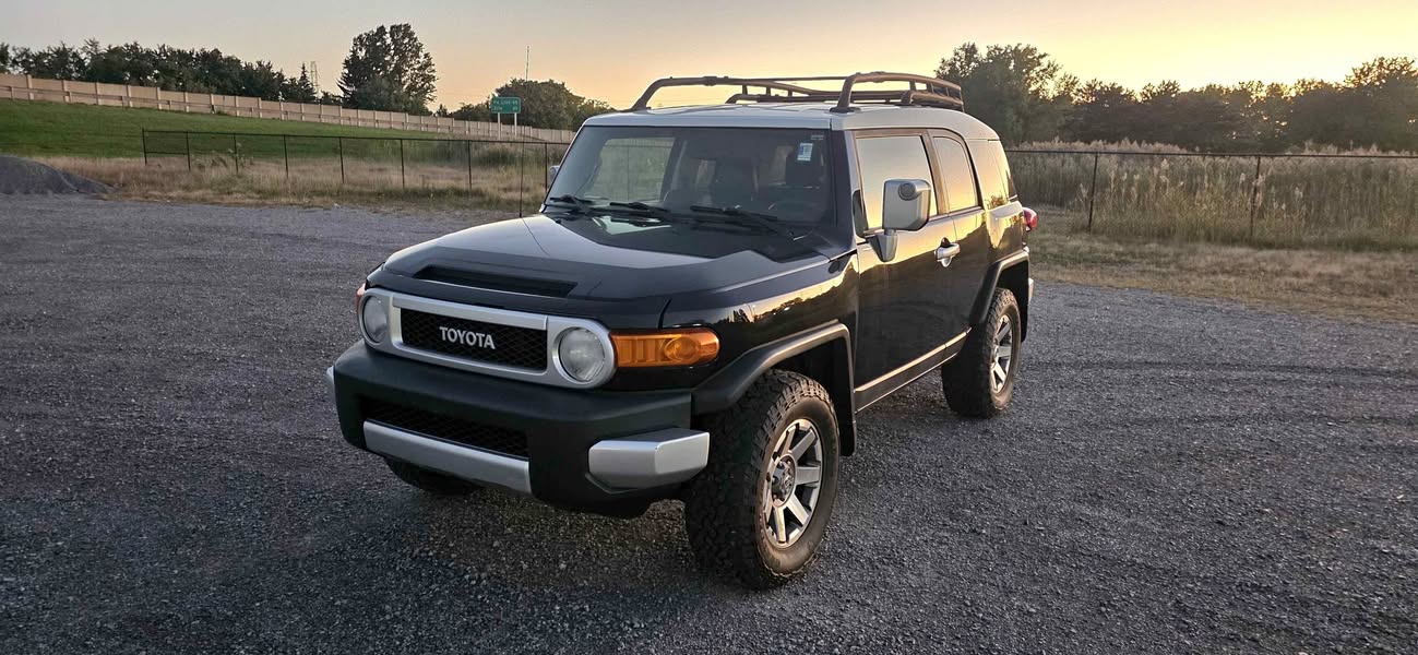 2014 Toyota FJ Cruiser - Sport Utility 2D