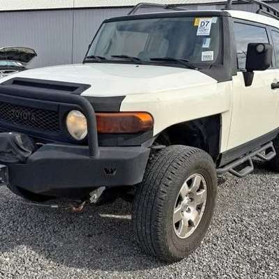 2010 Toyota --FJ Cruiser