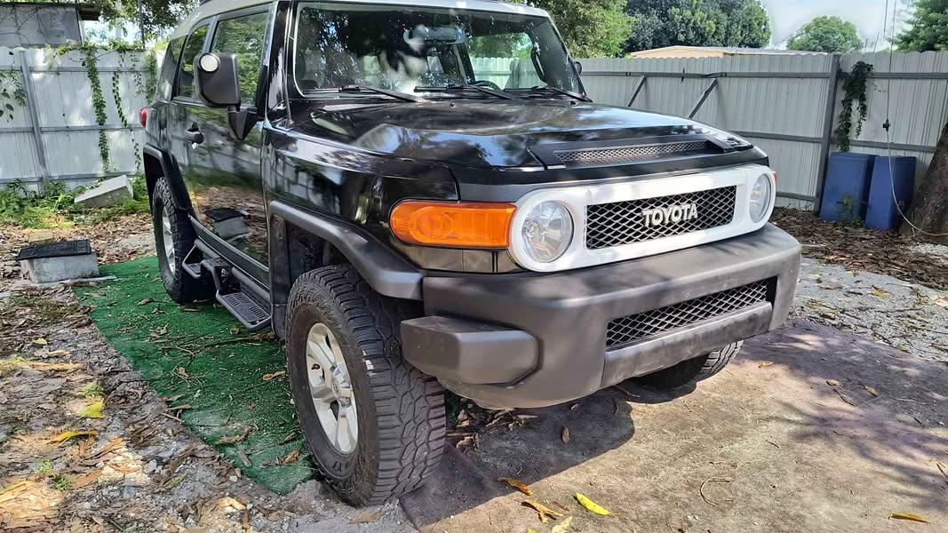 2007 Toyota FJ Cruiser - Sport Utility 2D