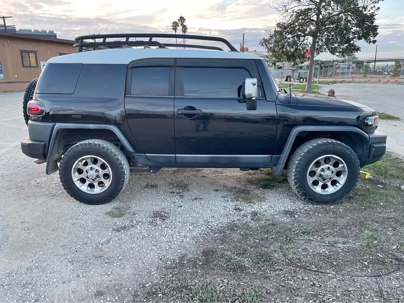 2011 Toyota FJ Cruiser - Sport Utility 2D