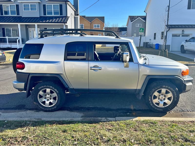 2007 Toyota FJ Cruiser - Sport Utility 2D