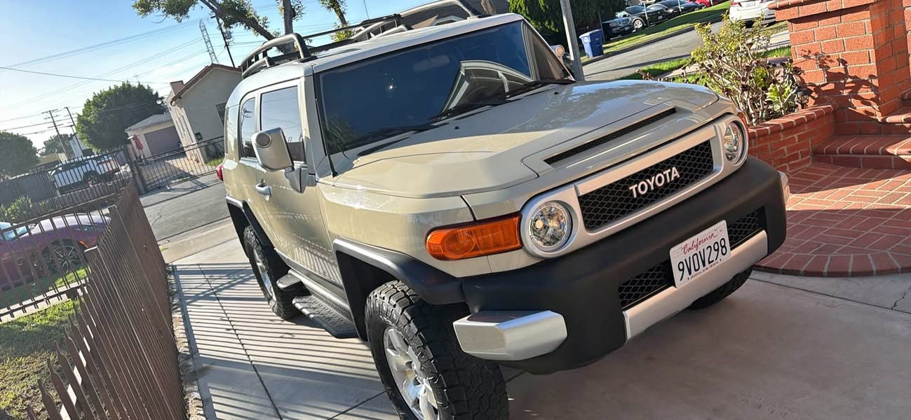 2008 Toyota FJ Cruiser - Sport Utility 2D