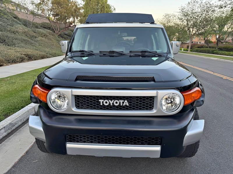 2010 Toyota FJ Cruiser - Sport Utility 2D