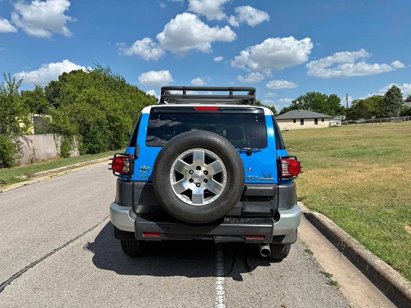 2007 Toyota FJ Cruiser - Sport Utility 2D