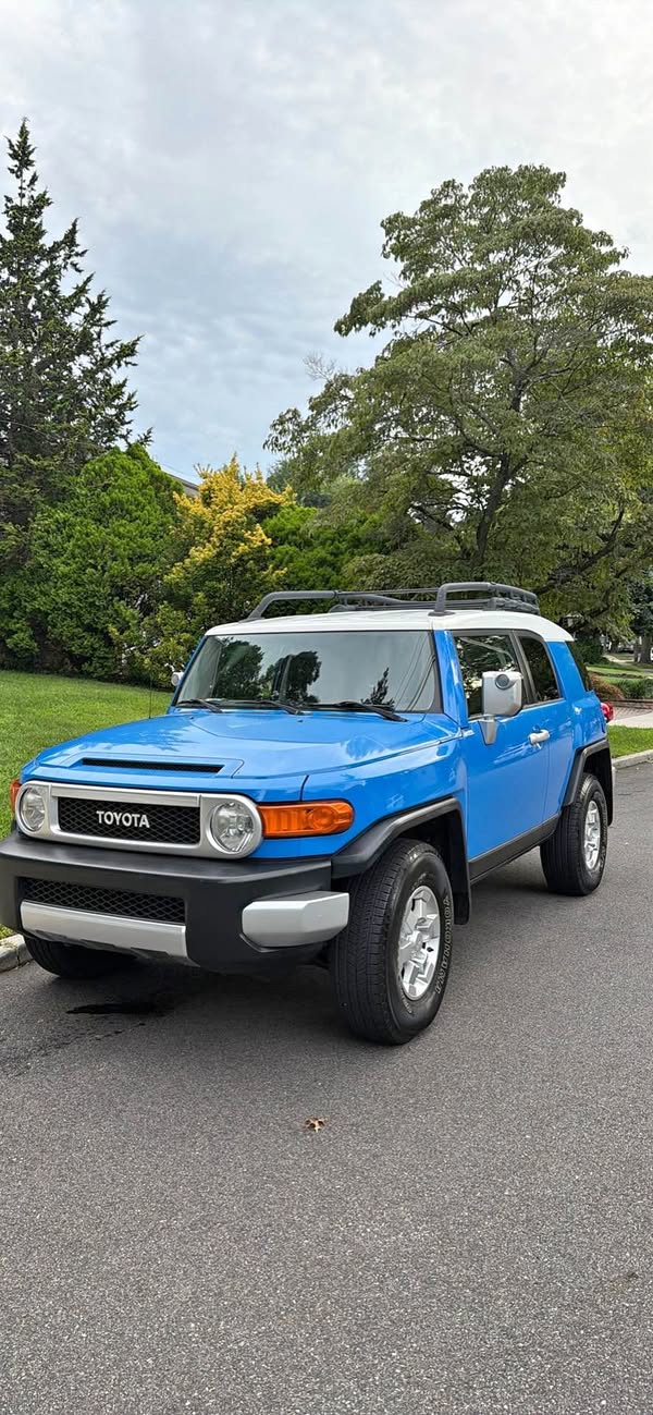 2007 Toyota FJ Cruiser - Sport Utility 2D