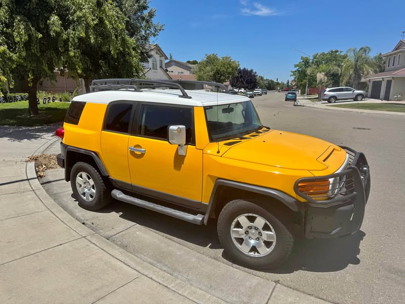 2007 Toyota FJ Cruiser - Sport Utility 2D