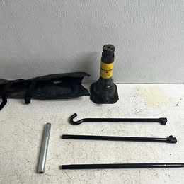 2007-2014 Toyota Fj Cruiser Jack & Tool Kit Bottle Lug Tire Iron Wrench