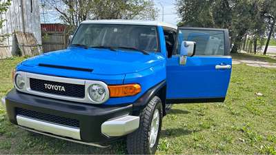 2006 Toyota FJ Cruiser - Sport Utility 2D