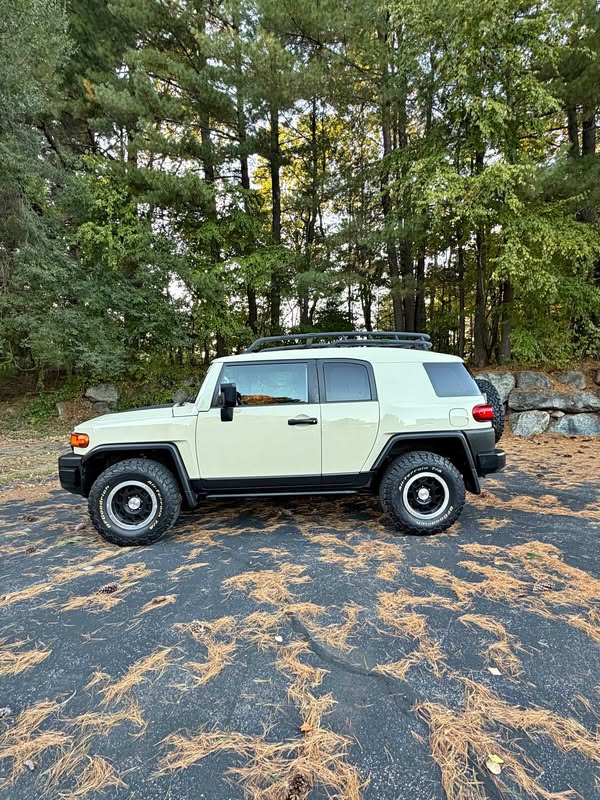 2010 Toyota FJ Cruiser - Trail Teams