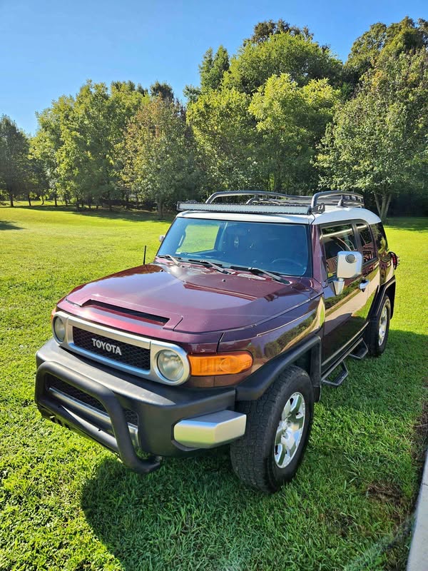 2007 Toyota FJ Cruiser - Sport Utility 2D