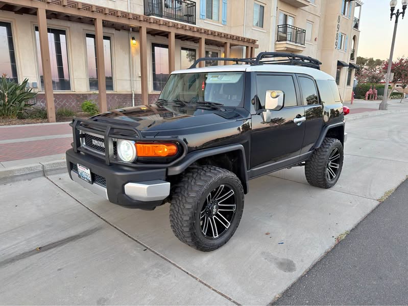 2008 Toyota FJ Cruiser - Sport Utility 2D