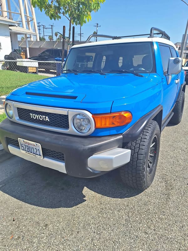 2007 Toyota FJ Cruiser - Sport Utility 2D