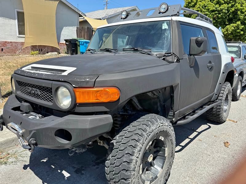 2010 Toyota FJ Cruiser - Sport Utility 2D
