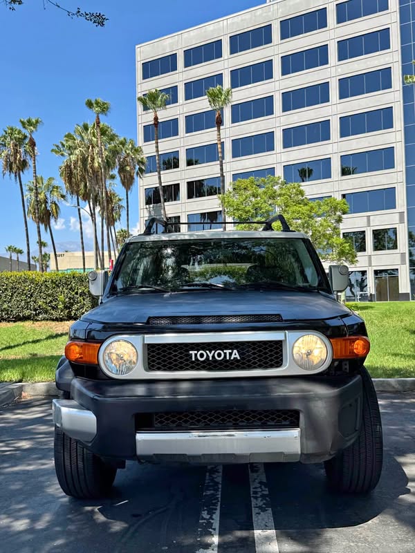2008 Toyota FJ Cruiser - Sport Utility 2D