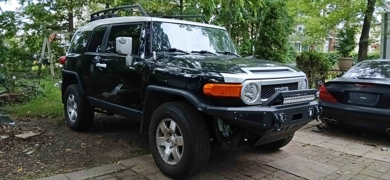 2010 Toyota FJ Cruiser - Sport Utility 2D