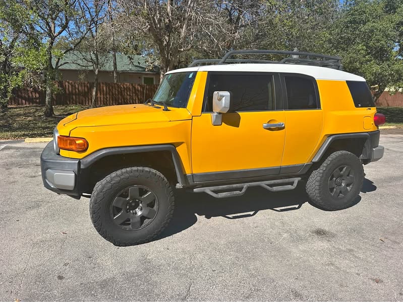 2007 Toyota FJ Cruiser - Sport Utility 2D