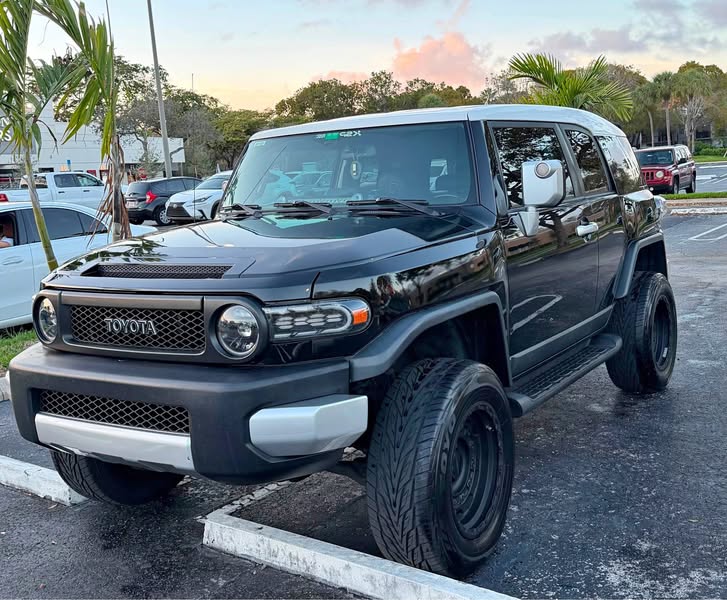 2009 Toyota FJ cruiser 230xxx miles
