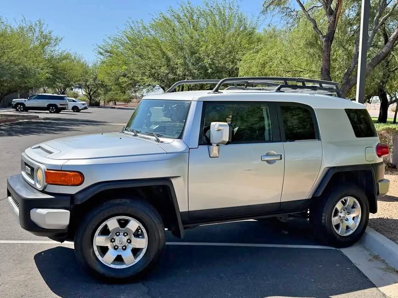 2007 Toyota FJ Cruiser - Sport Utility 2D
