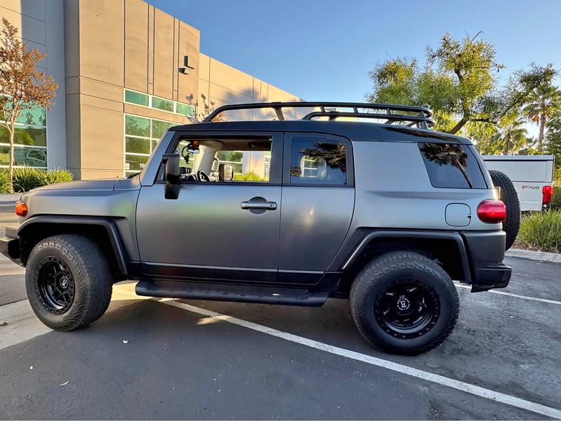 2007 Toyota FJ Cruiser - Sport Utility 2D