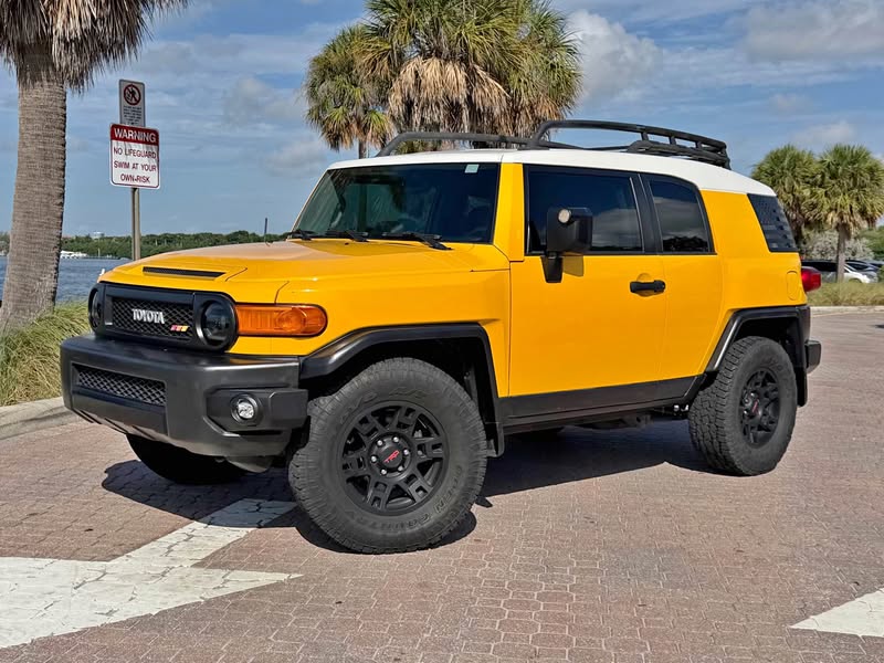 2010 Toyota FJ Cruiser - Sport Utility 2D