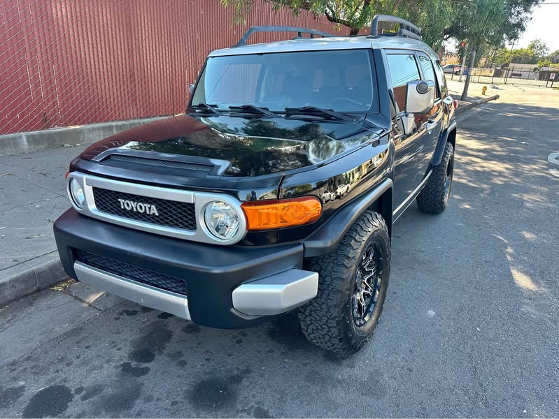2007 Toyota FJ Cruiser - Sport Utility 2D