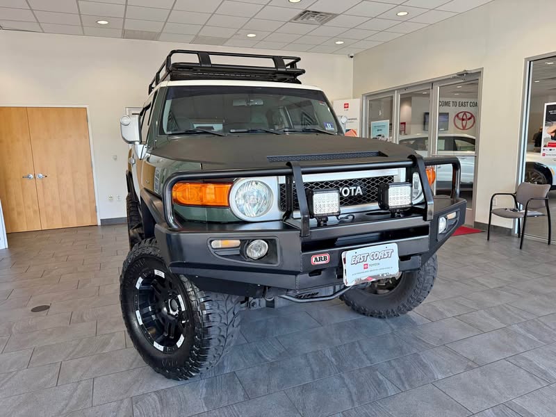 2010 Toyota FJ Cruiser - Sport Utility 2D