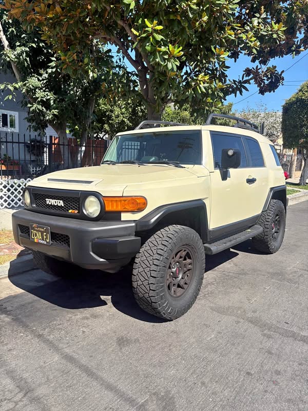 2008 Toyota FJ Cruiser - Sport Utility 2D