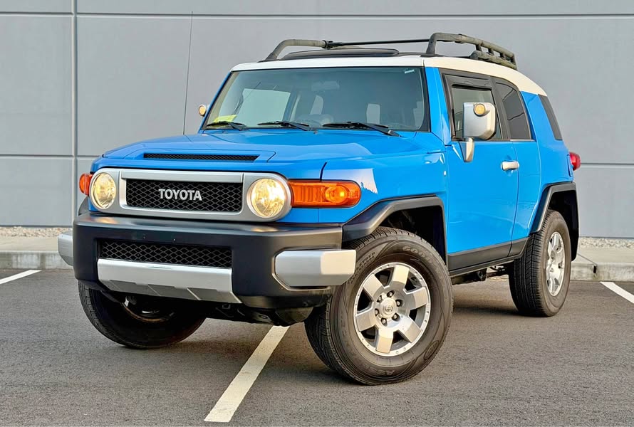 2007 Toyota FJ Cruiser - Sport Utility 2D