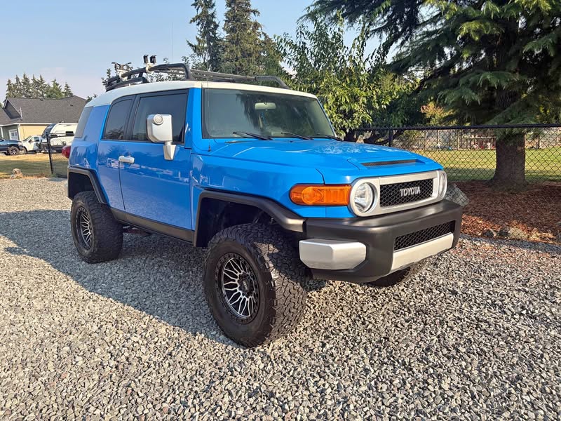 2007 Toyota FJ Cruiser - Sport Utility 2D