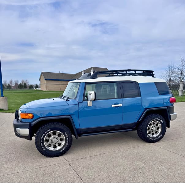 2011 Toyota FJ Cruiser - Sport Utility 2D