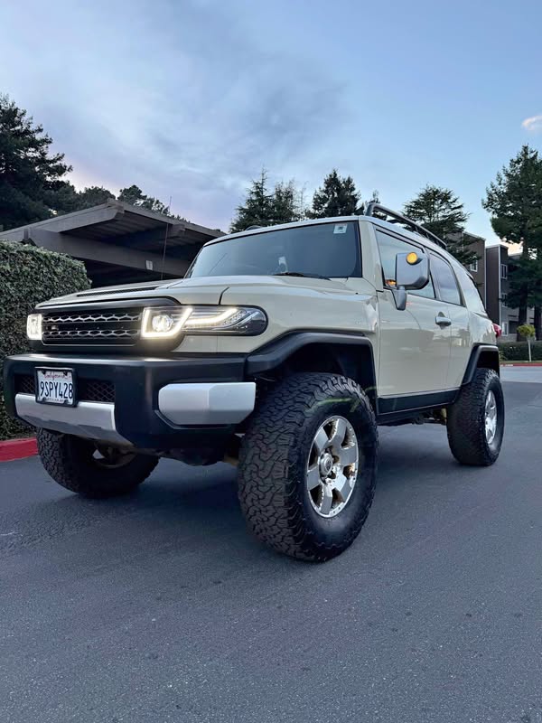 2008 Toyota FJ Cruiser - Sport Utility 2D